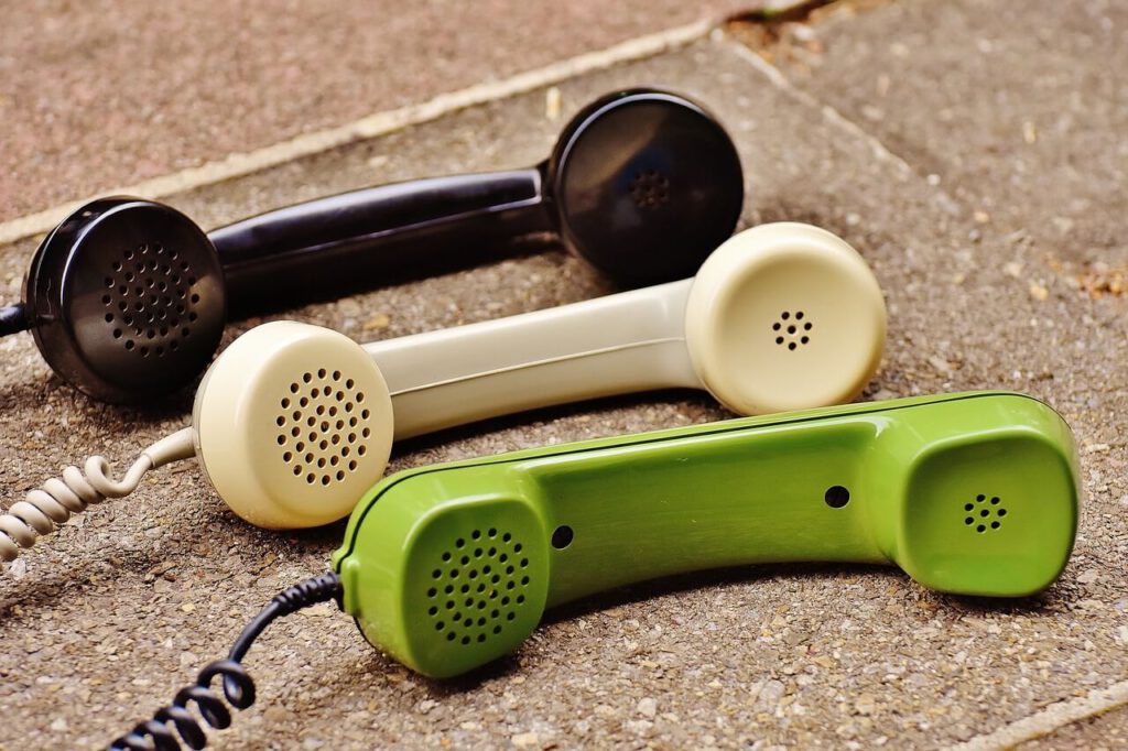Telefonní sluchátko||Nezůstat sám